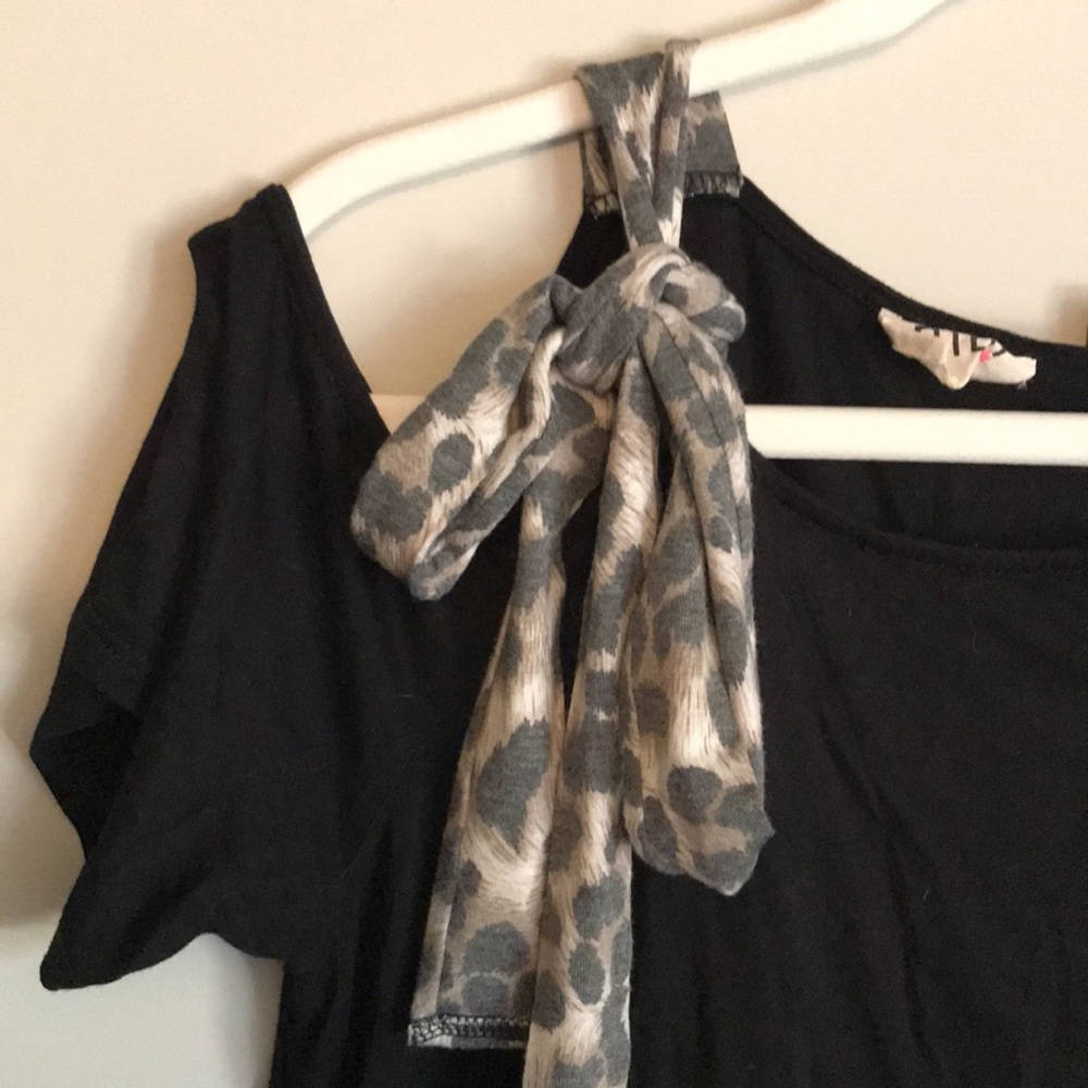 Asymmetrical tee - Picture 2 of 3